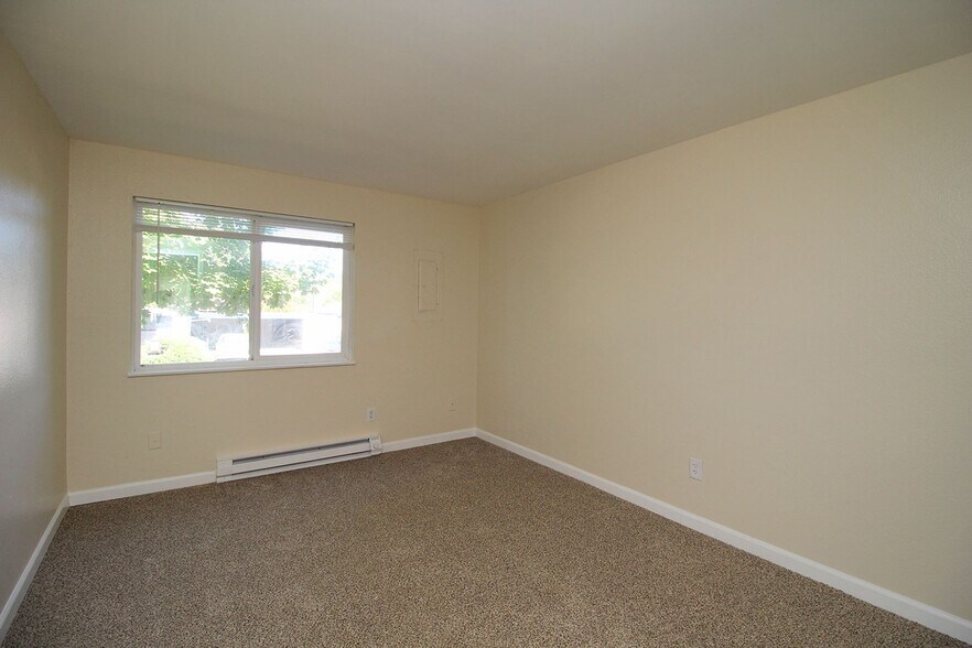 Building Photo - 11102-11130 SW 62nd Ave