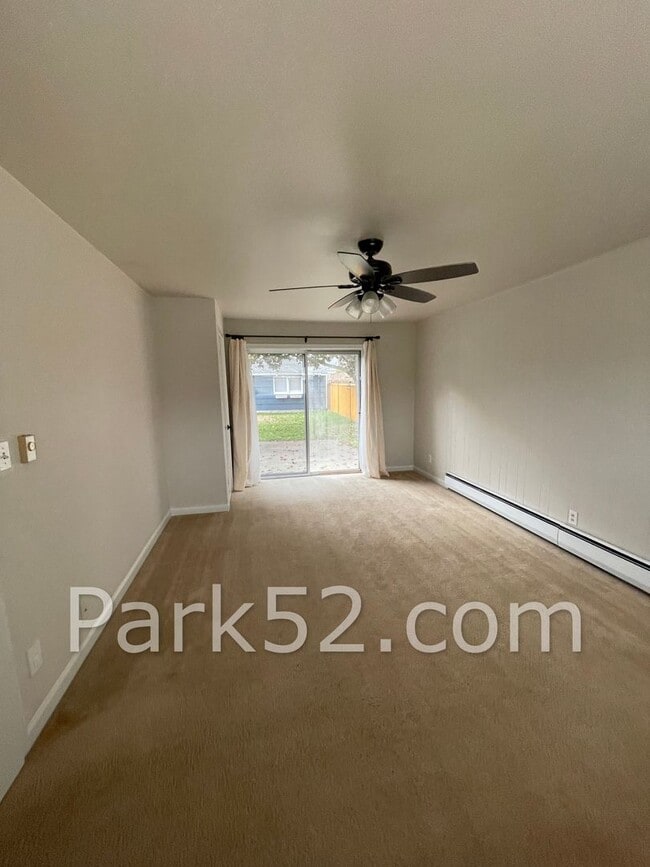 Building Photo - 3 Bedroom Rambler in North Tacoma With A/C!