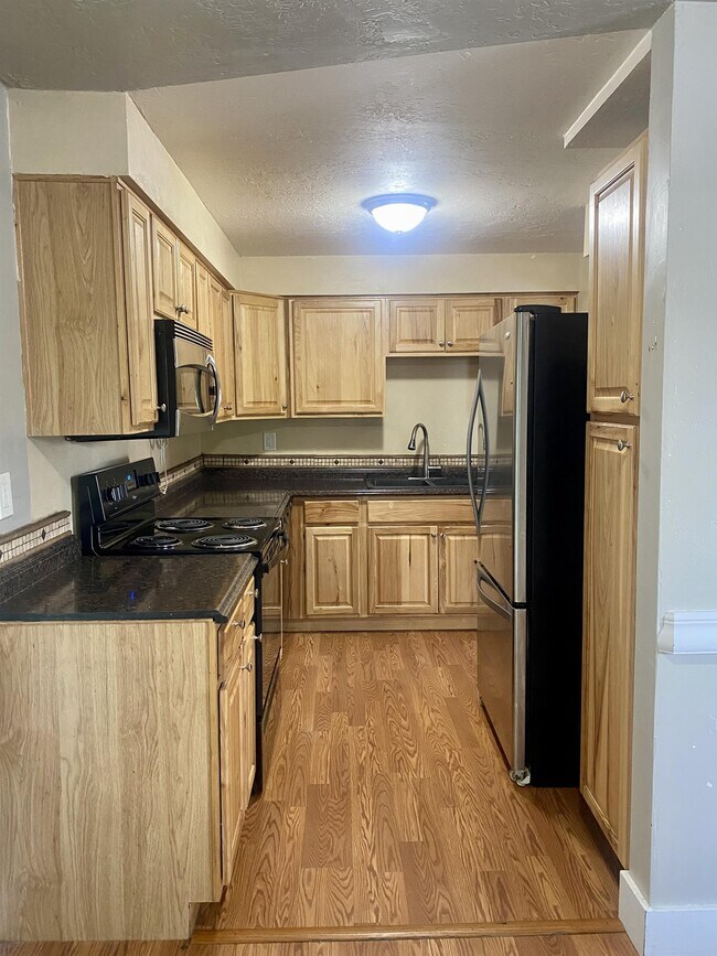 Building Photo - 1541 Marilyn Cir