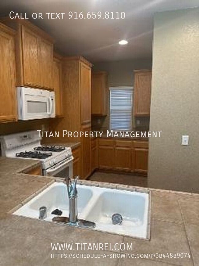 Building Photo - 421 Phoenix Cir