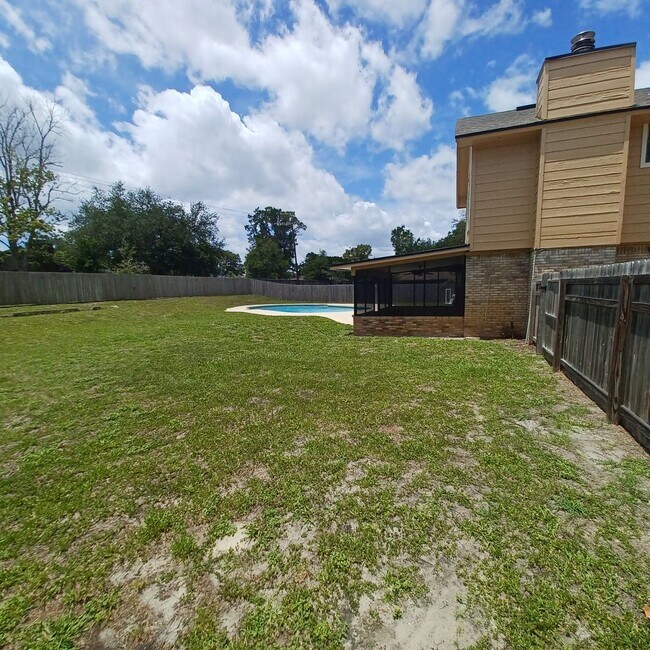 Building Photo - 2295 Foxwood Dr