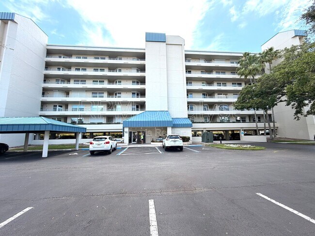 Building Photo - 7902 Sailboat Key Blvd S