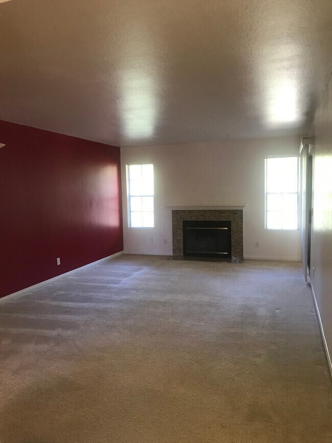 Building Photo - 12055 Alta Carmel Ct
