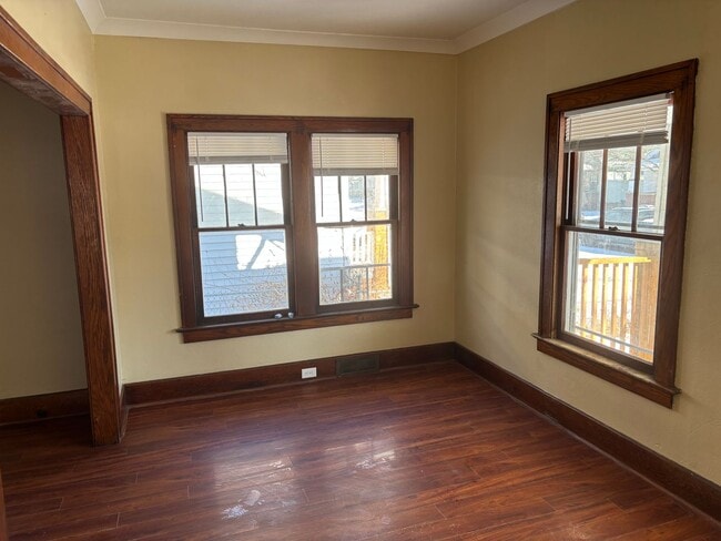 Building Photo - 3 Bedroom House