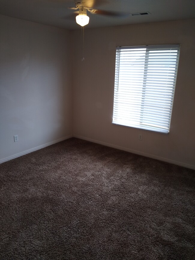 Building Photo - 77 N 4250 W