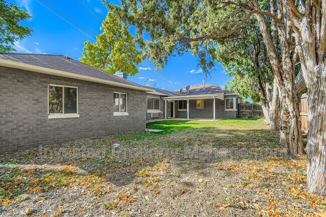 Building Photo - 2400 Pontiac St