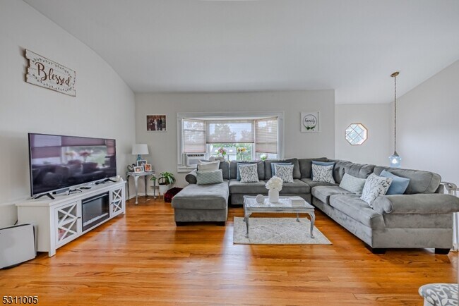 Building Photo - 50 Highview Terrace