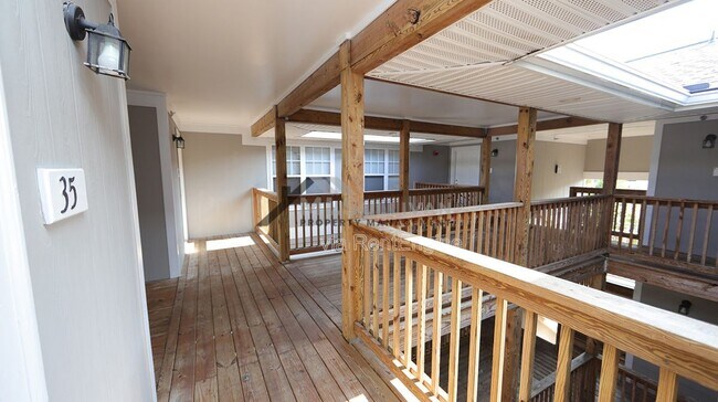 Building Photo - 929 Morreene Rd