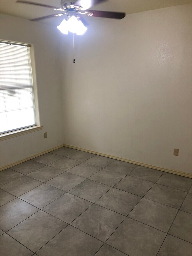 Building Photo - 141 Las Palmas St