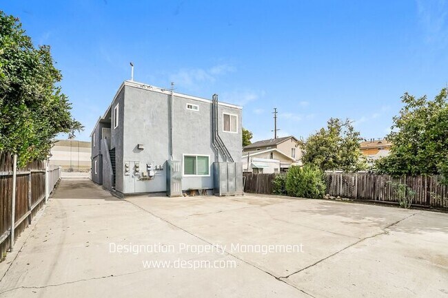 Building Photo - 3220 Casitas Ave