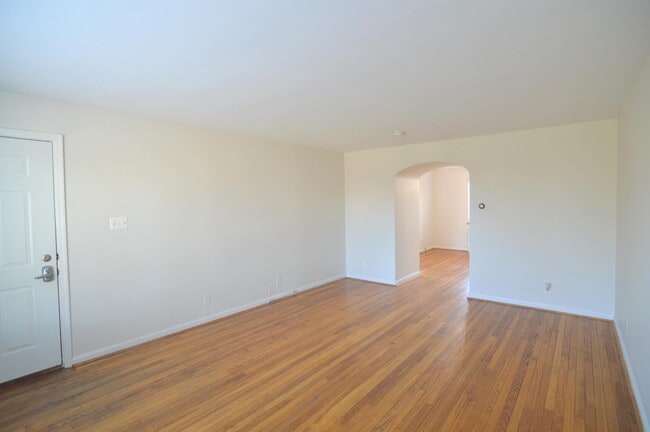 Building Photo - 27 Sunnymede Dr