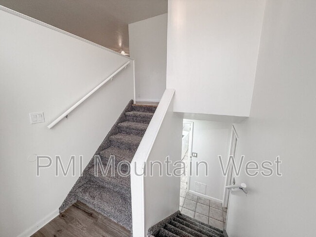 Building Photo - 698 Doren Dr