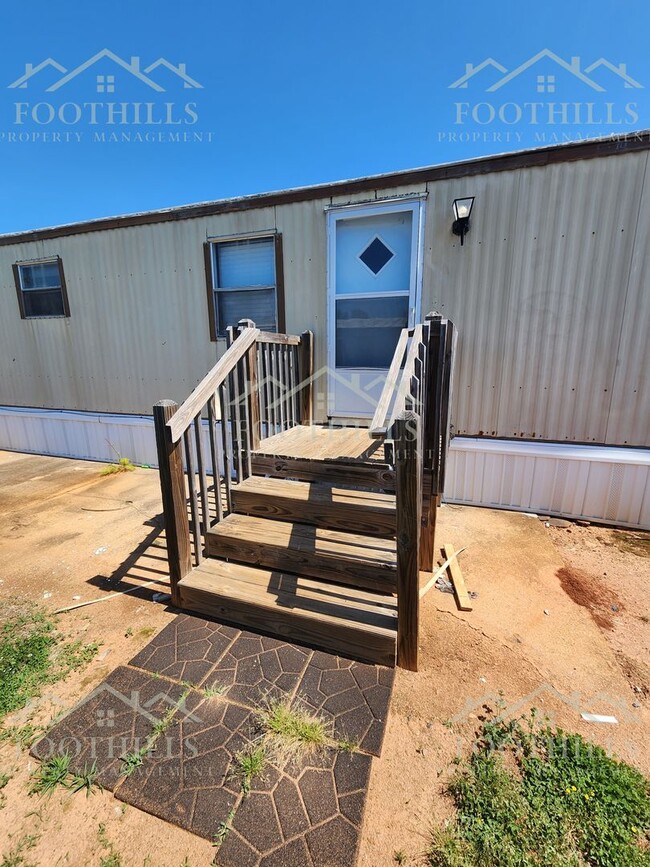 Building Photo - 2-Bedroom Mobile Home in Colony Park with ...