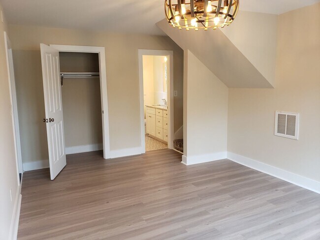 Building Photo - Great Location - Three Bedroom - Two and a half Bath Home