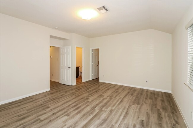 Building Photo - 6222 Brenwood Cir