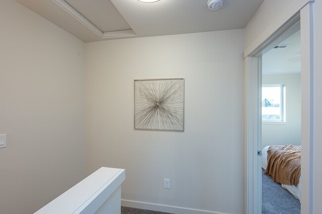 Building Photo - Carefree living in vibrant downtown Puyallup!