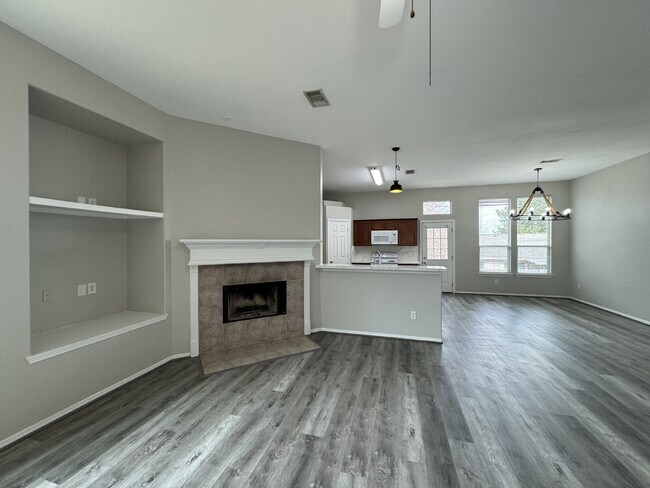 Building Photo - Enjoy living in this single story 3 bedroom+office that has a closet so it could be a 4th bedroom...