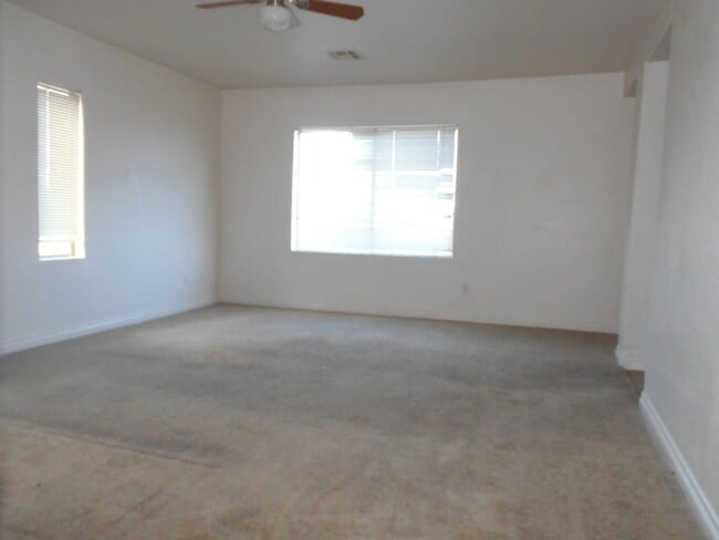 Building Photo - Stunning 4 Bedroom Home in North Las Vegas!
