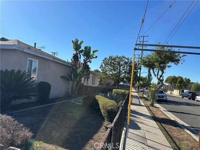 Building Photo - 5752 Jillson St
