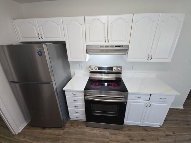 Building Photo - 9561 Lonesome Dove Dr