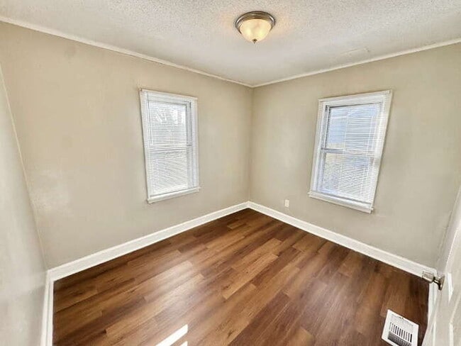 Building Photo - 2071 Hubert Ave