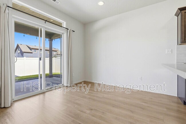 Building Photo - 1918 S Elm Pl