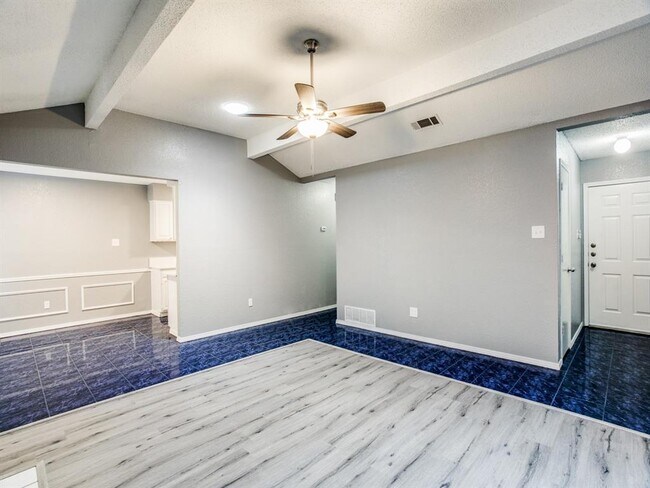 Building Photo - 6607 W Lynn Creek Dr