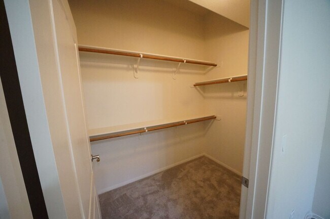 Building Photo - SHOWINGS AVAILABLE NOW