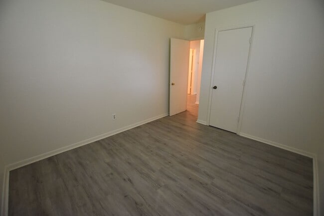Building Photo - 1012-12 Lamplite Ct