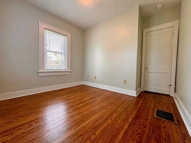 Building Photo - Charming 2 Bedroom 1 Bath House