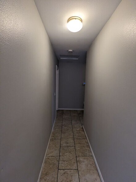 Building Photo - 616 E Opp St