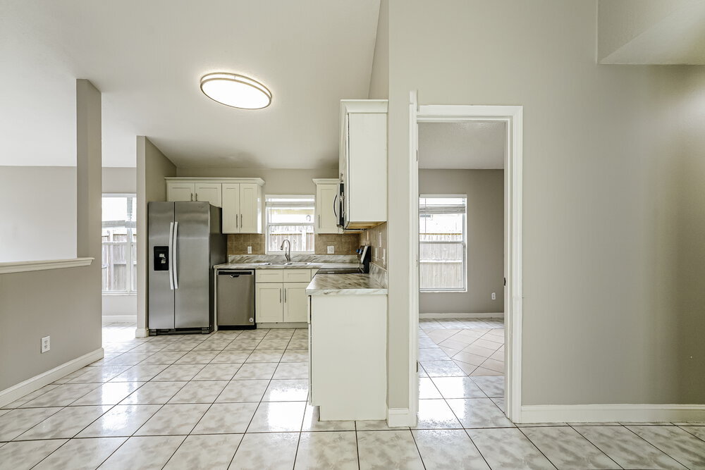 Building Photo - 9599 Lupine Ave