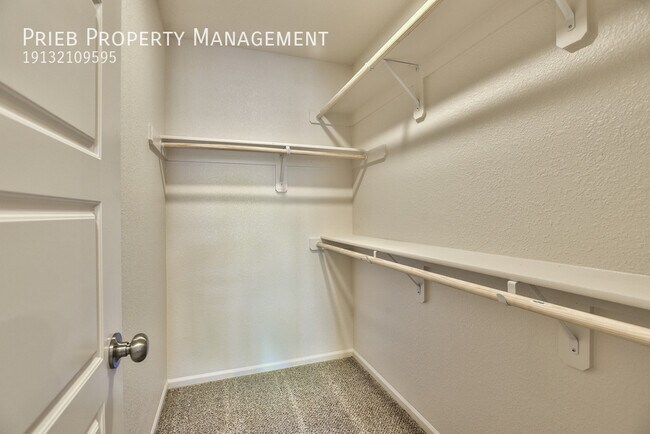 Building Photo - 205 N Ferrel St