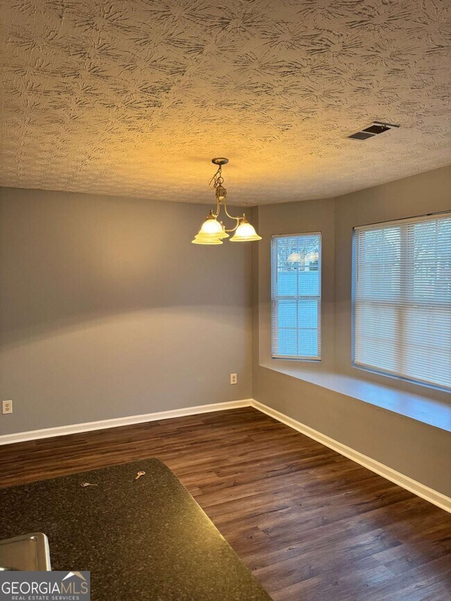 Building Photo - 1754 Grove Way