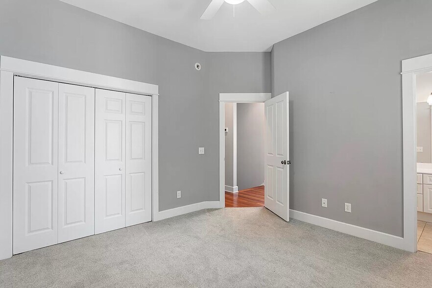 Building Photo - 87 Bogard St