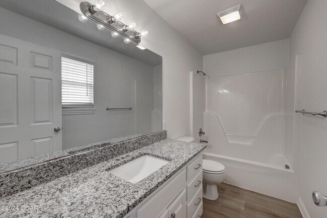 Building Photo - 301 W Briarbrook Ln