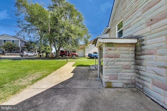 Building Photo - 8349 Bear Creek Dr