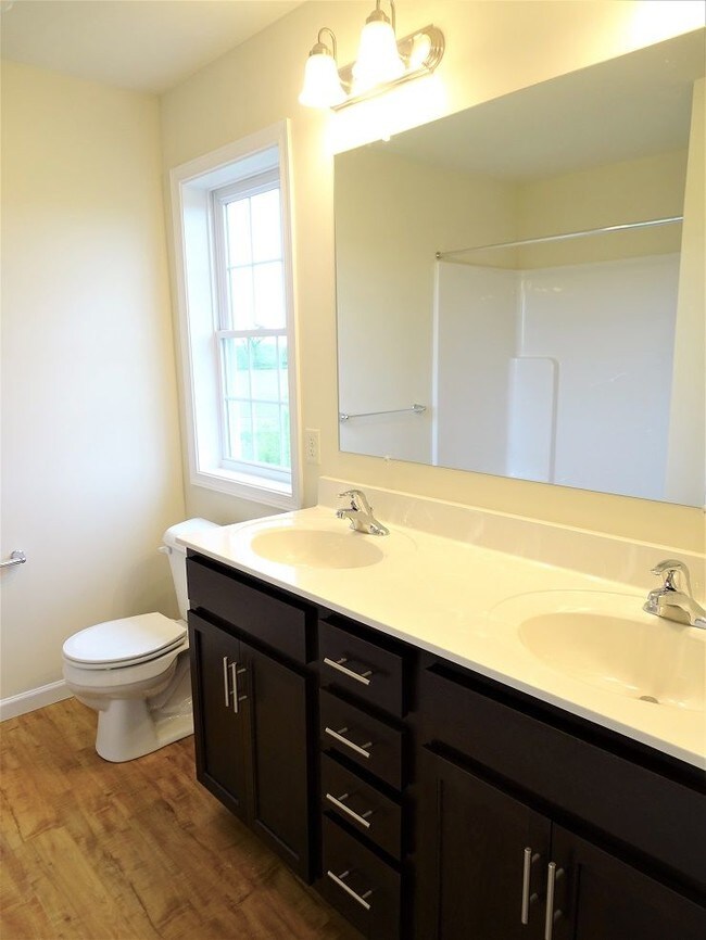 Building Photo - 329 Cedar Hollow