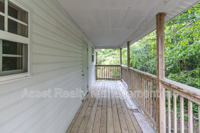 Building Photo - 513 Benton Cir