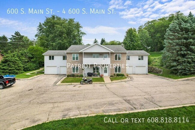 Building Photo - 2 bedroom/ 1 bath apartment in Deerfield, WI