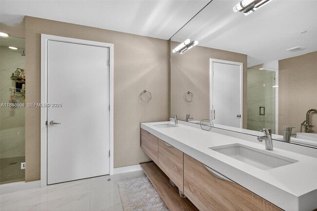 Building Photo - 16385 Biscayne Blvd