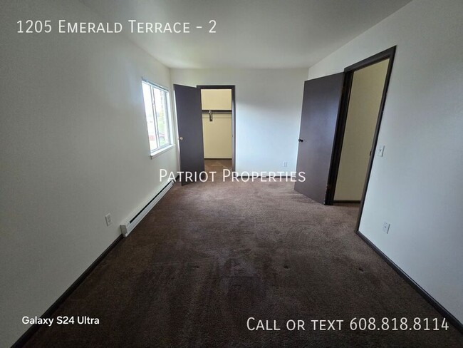 Building Photo - 2 bedroom/ 1 bath apartment in Sun Prairie...