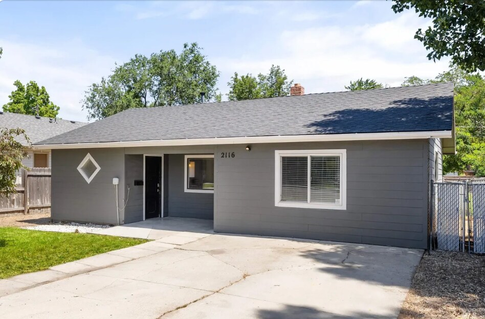 Building Photo - 2116 S Longmont Ave