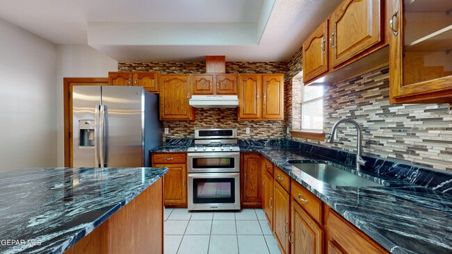 Building Photo - 9033 Leo St