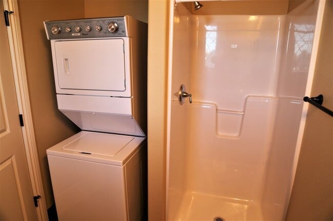 Building Photo - 971Circ