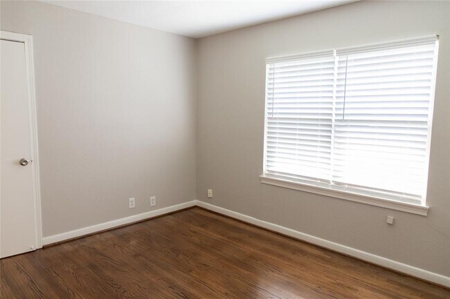 Building Photo - 8527 Greenbush St