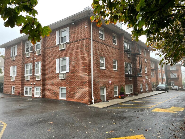 Building exterior - 200 Centre Ave