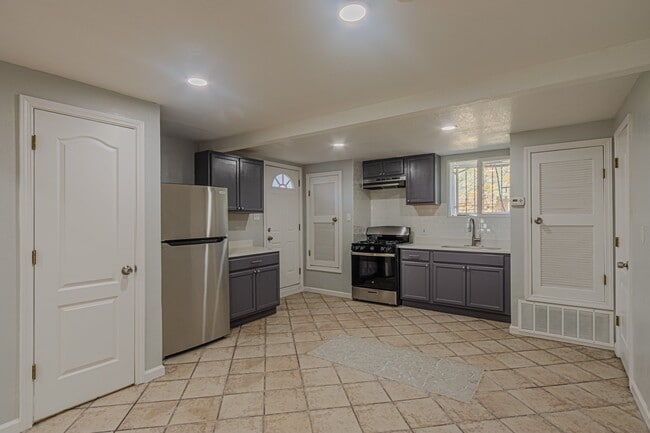 Building Photo - 1127 N El Paso St