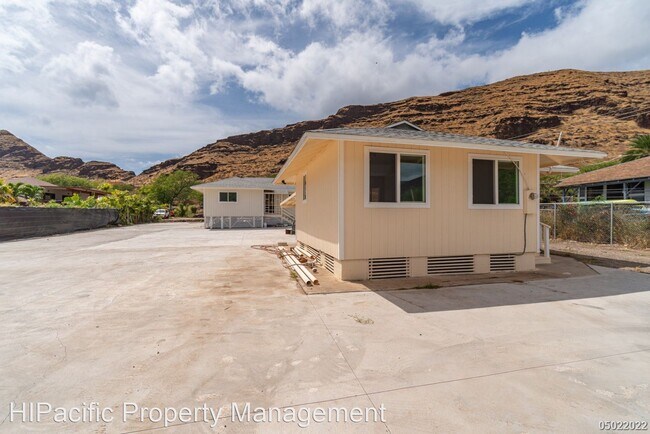 Building Photo - 2 br, 1 bath House - 87-346 Hakimo Rd B