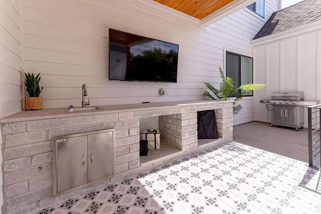 Building Photo - 1201 Canyon Edge Dr